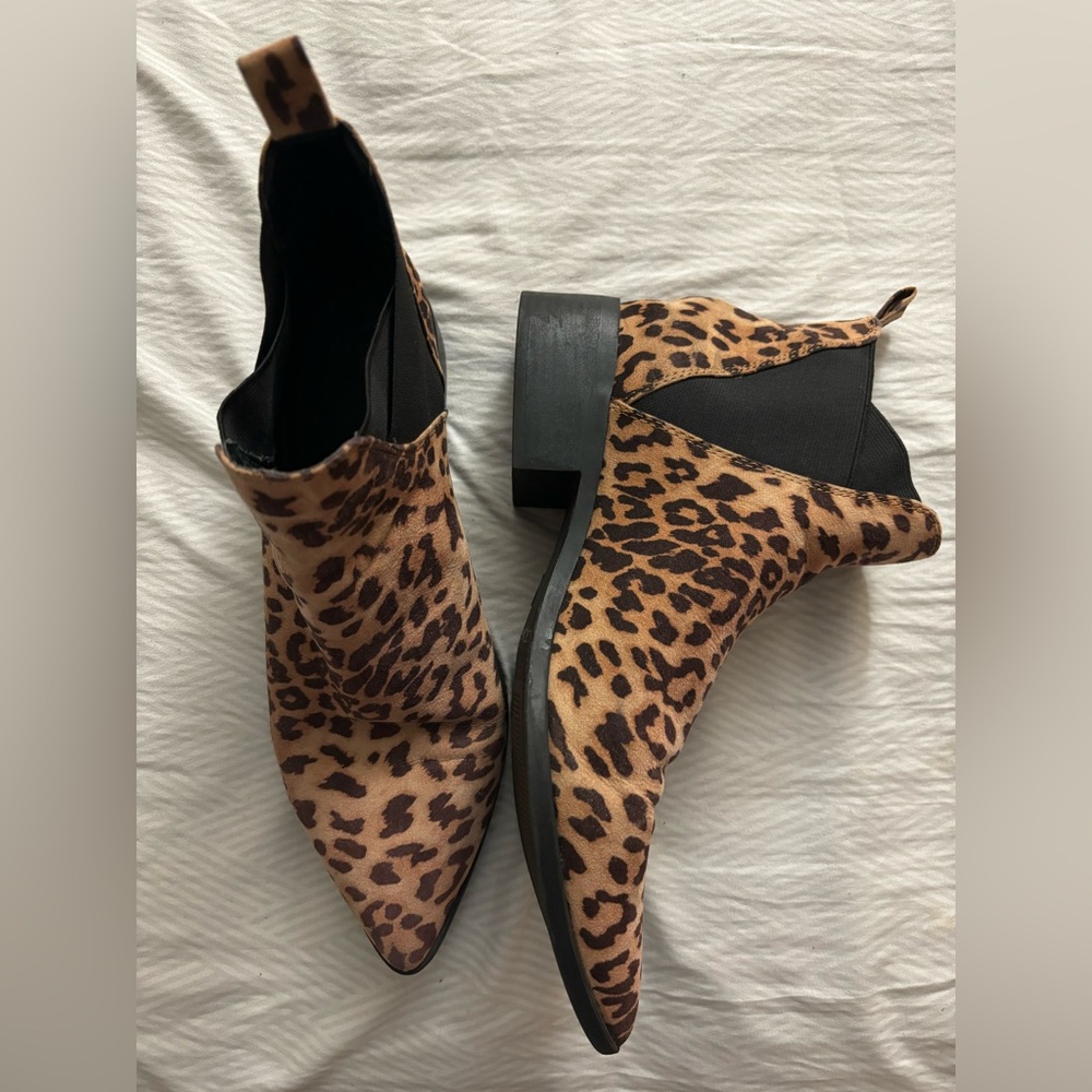 Leopard boots